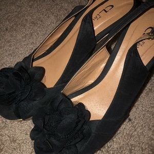 Black wedges